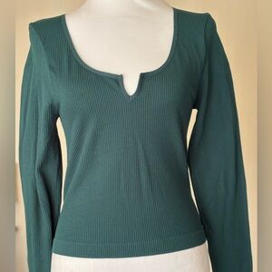 Anwnd Elegant Green Ribbed Women's Top Size Large